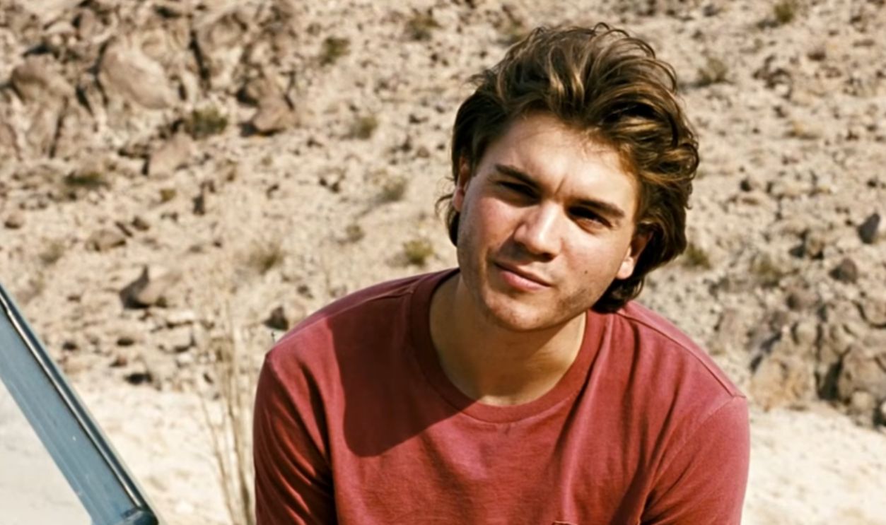 Screenshot from Into the Wild (2007)