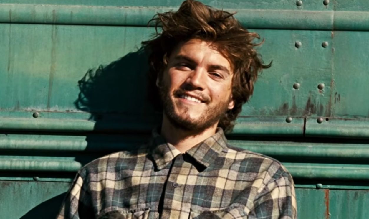 Screenshot from Into the Wild (2007)