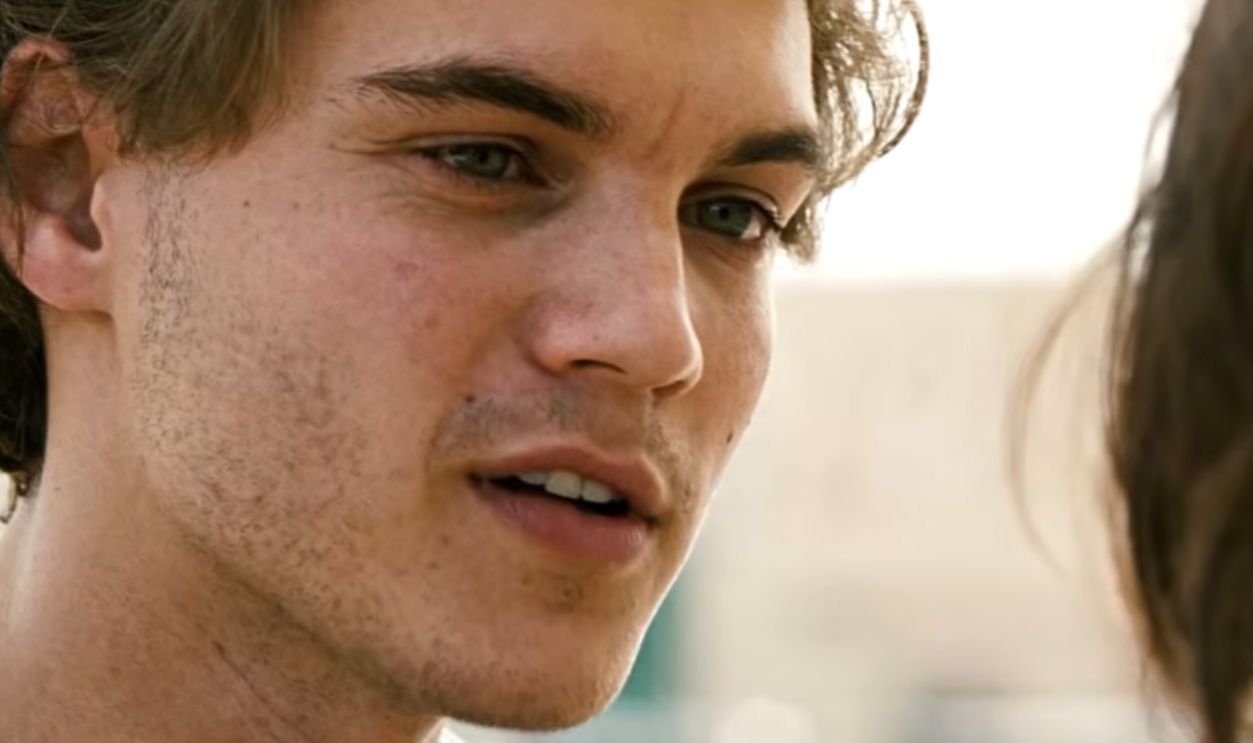 Screenshot from Into the Wild (2007)