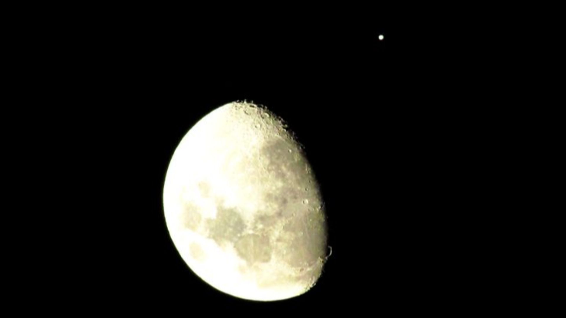 La Luna eclipsó a Júpiter 22