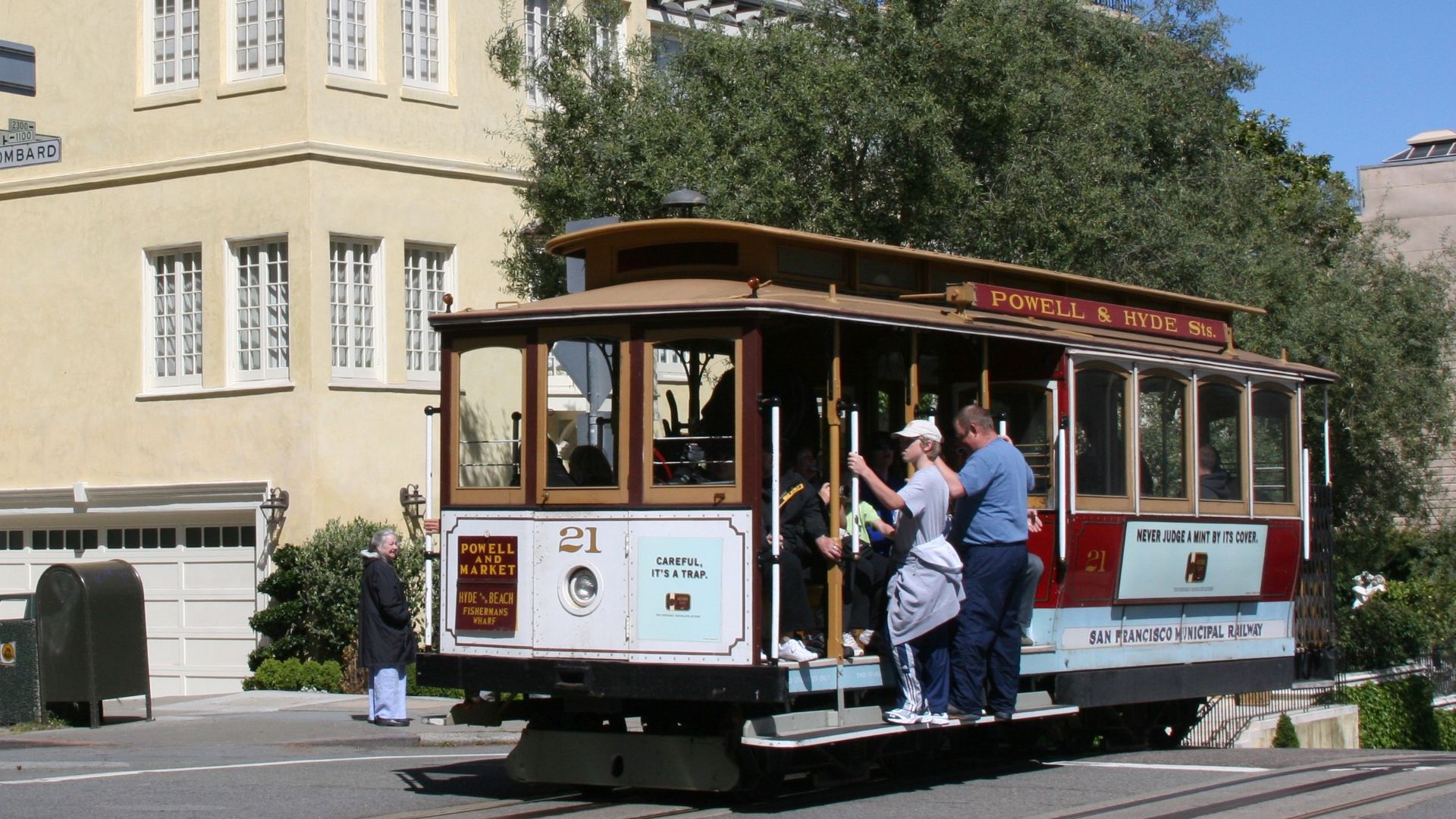 San Francisco cable car at Lombard Street.