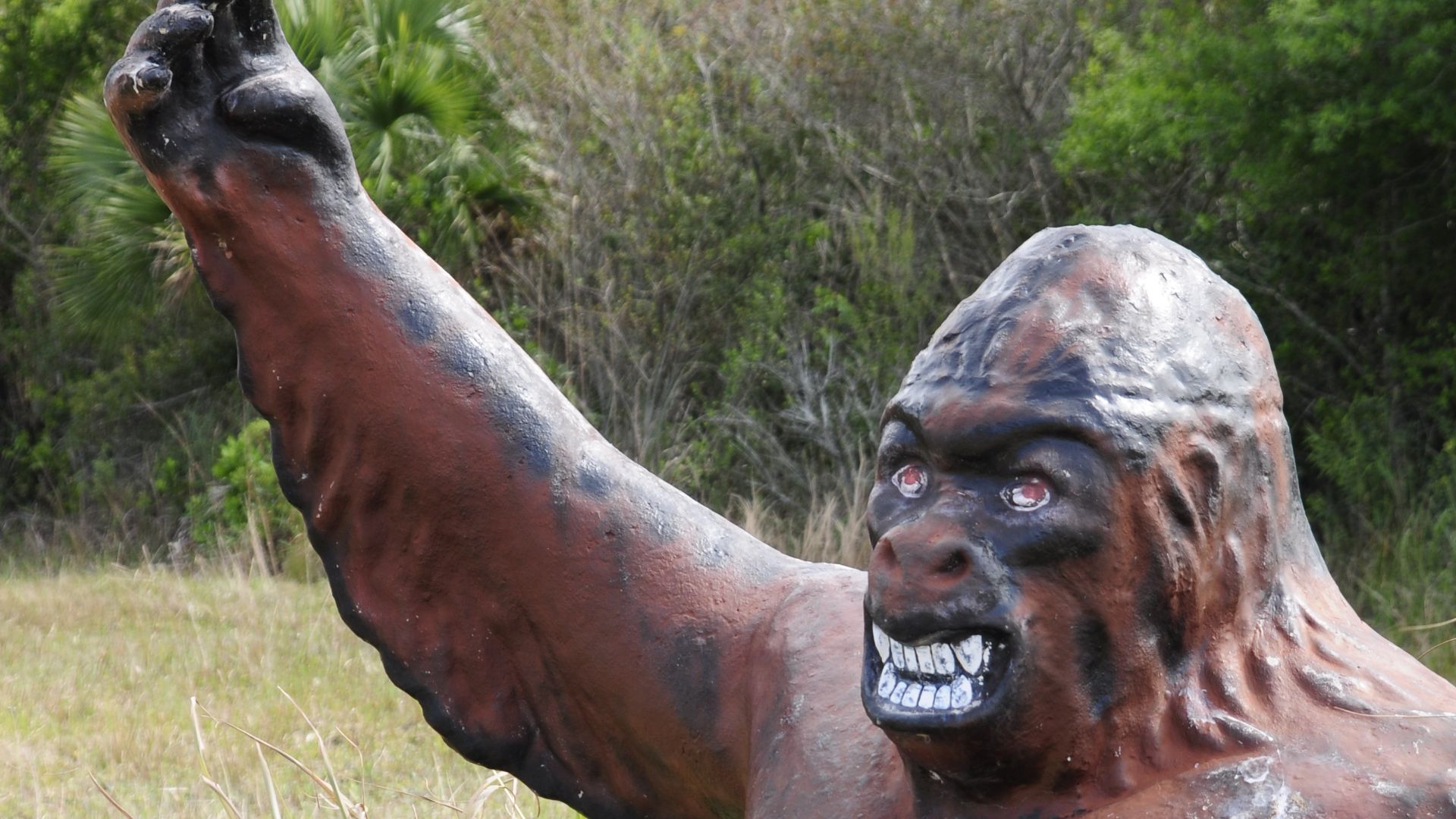 Statue depicting the Florida Skunk Ape