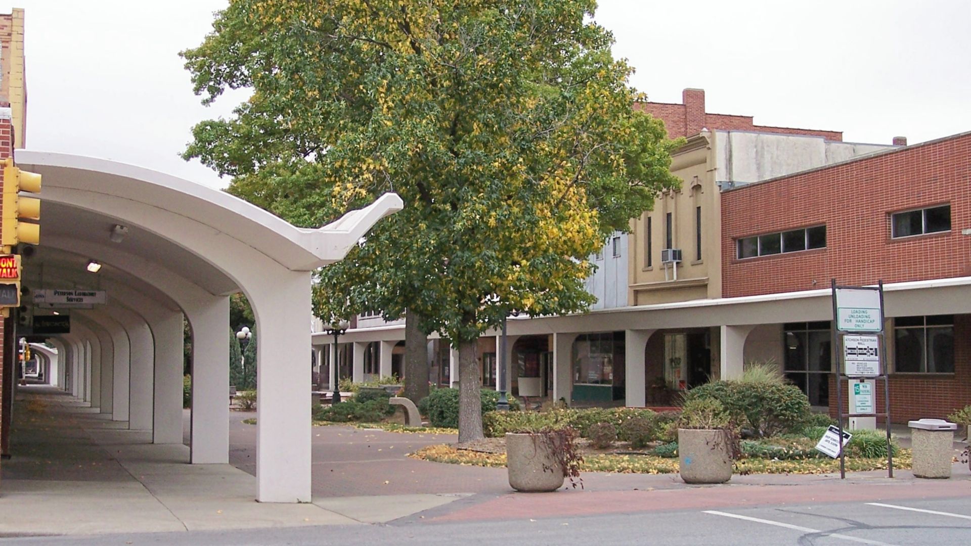 A w:pedestrian mall on Commerical Street in downtown w:Atchison, Kansas