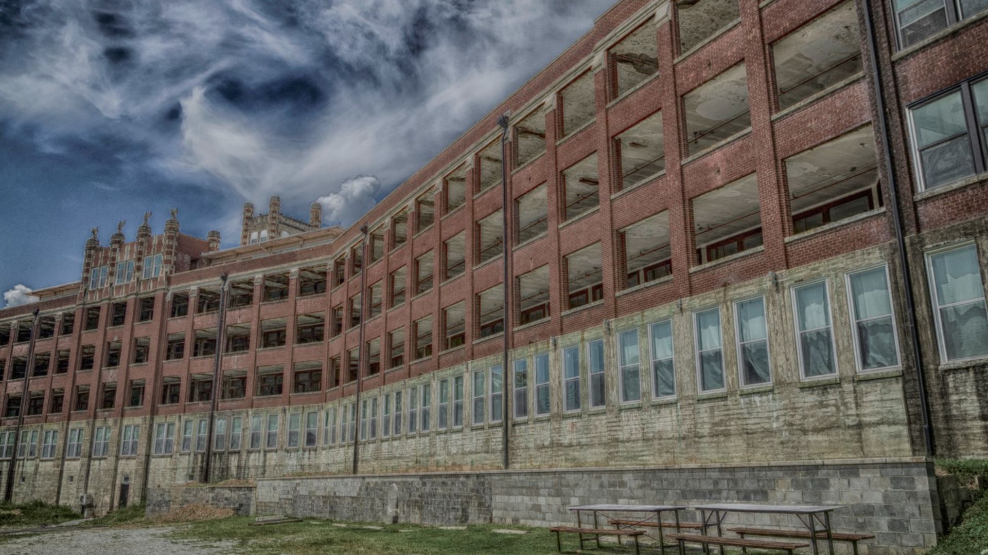 This is the Waverly Hills Sanatorium, located in Louisville, Kentucky. It is revered as one of the most haunted places in the world! I took this photo in August 2018.