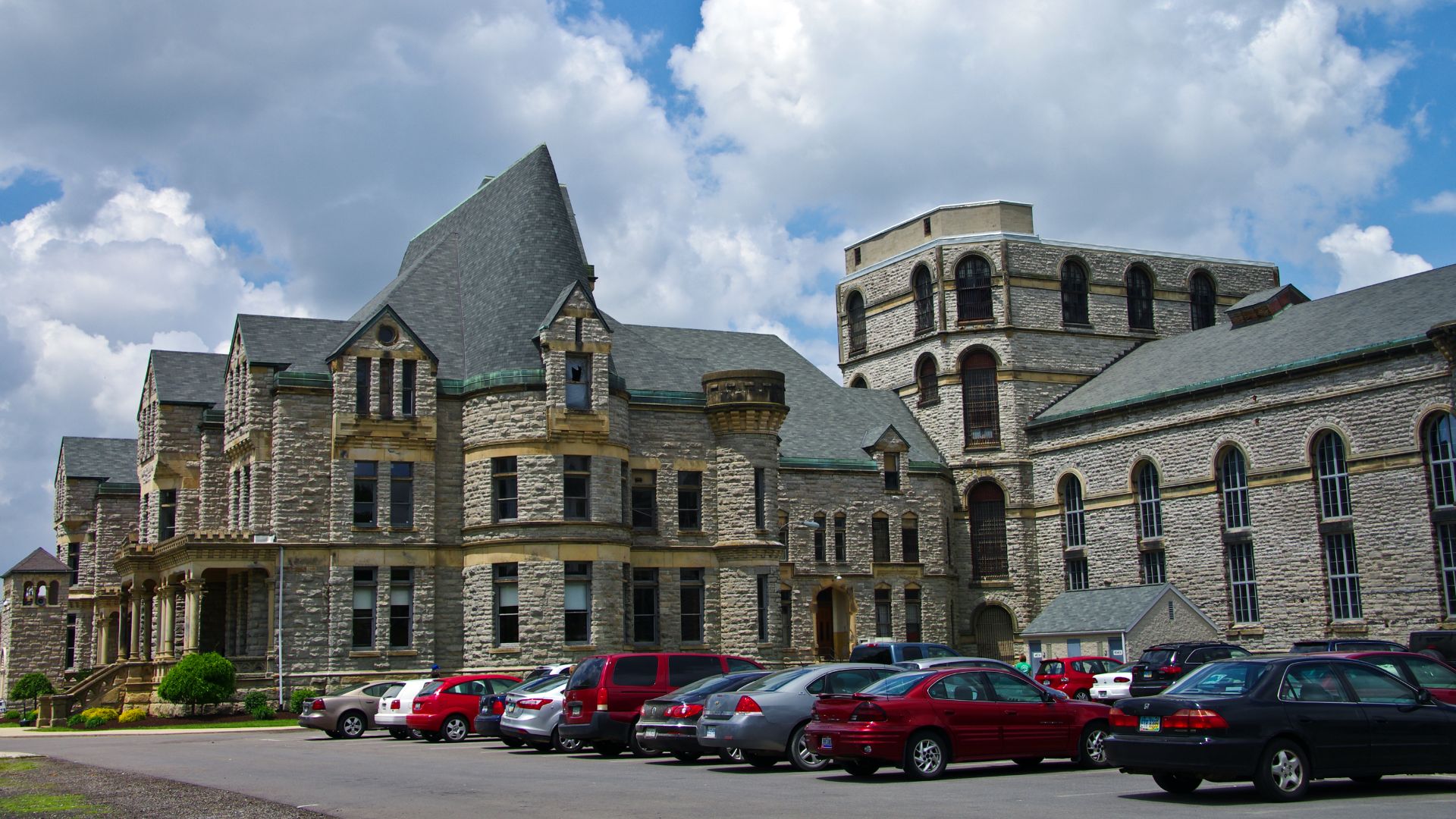 This is an image of a place or building that is listed on the National Register of Historic Places in the United States of America. Its reference number is 83002039 (Wikidata).