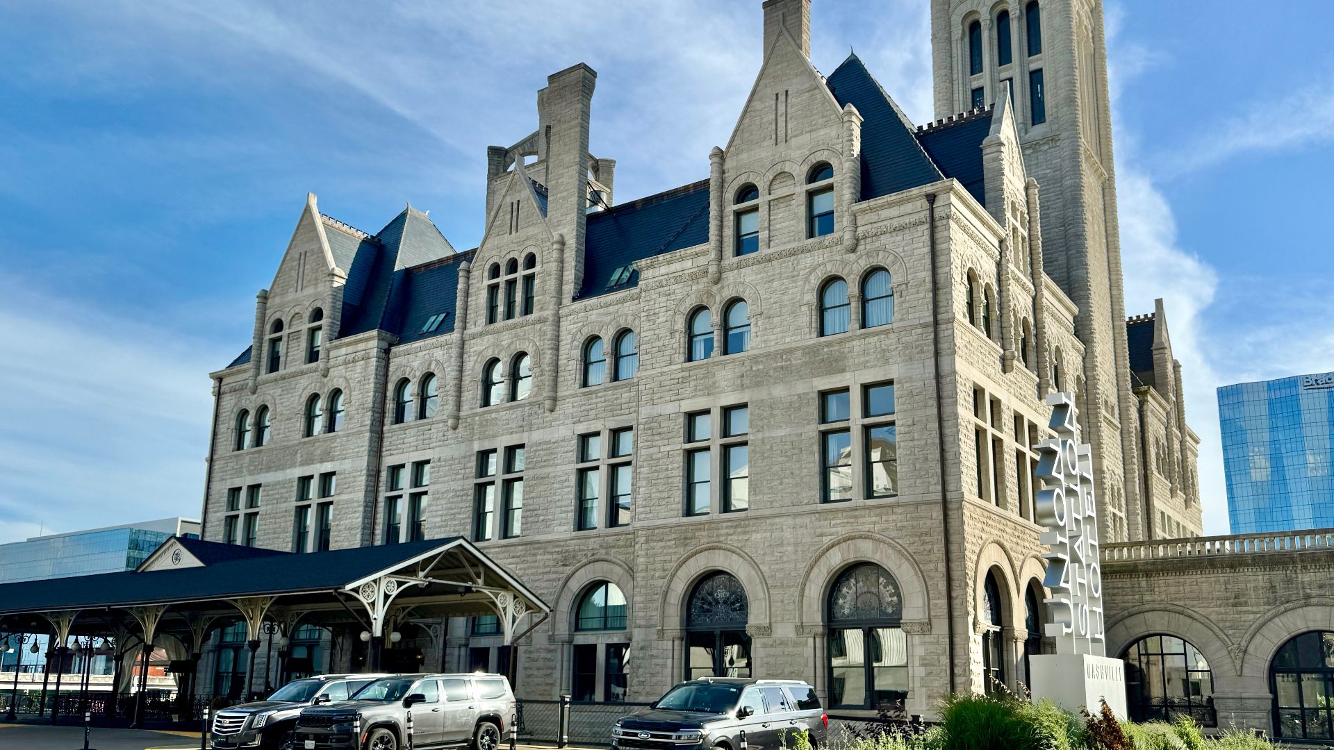 Built in 1898-1900, this Richardsonian Romanesque Revival-style building was designed by Richard Montfort to serve as a Union Railroad Station for the city of Nashville.  The building is clad in rough-hewn stone with roman arched bays on the first and thi