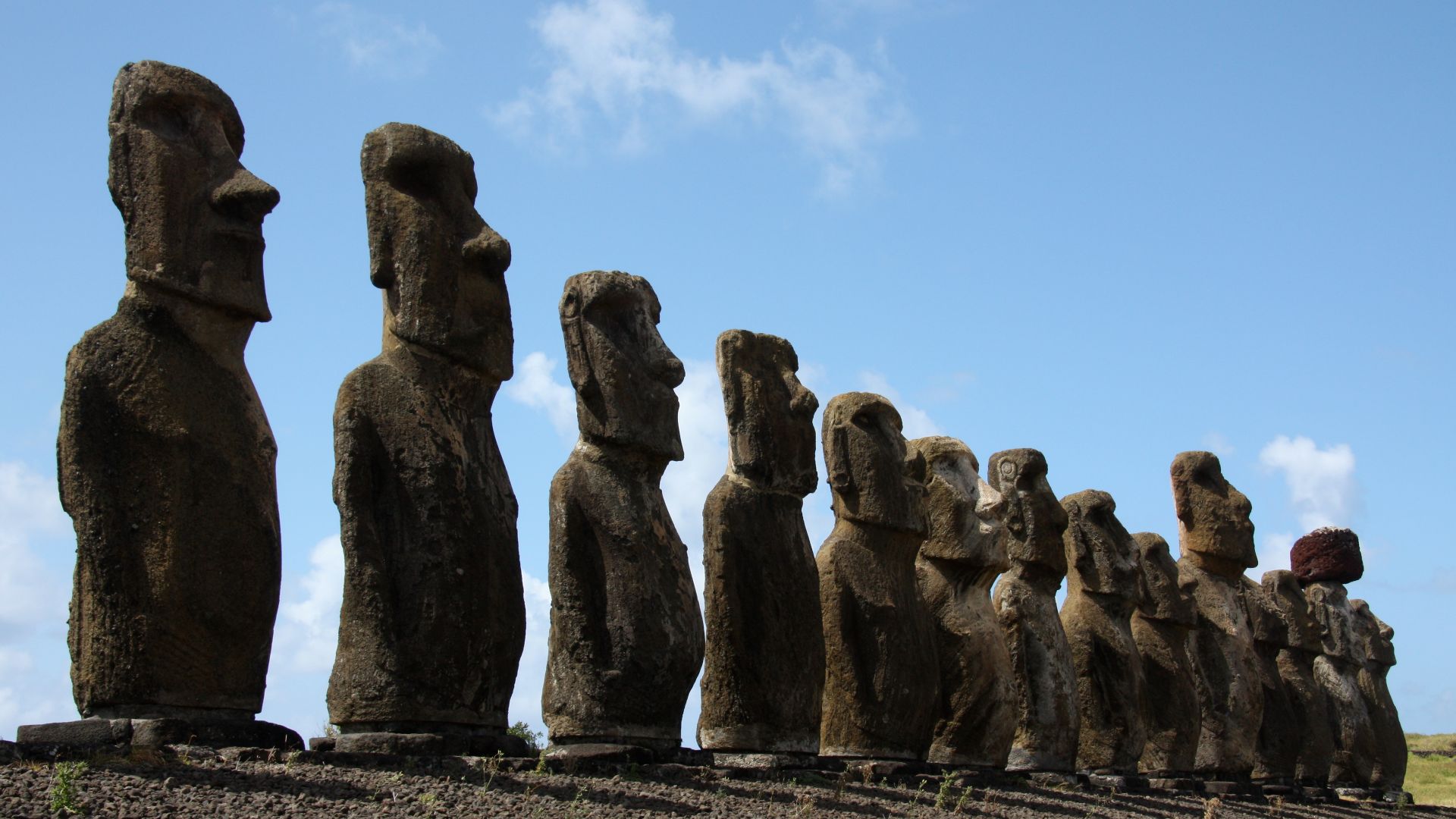 Ahu Tongariki: Moai on Rapa Nui - these were found fallen and restored