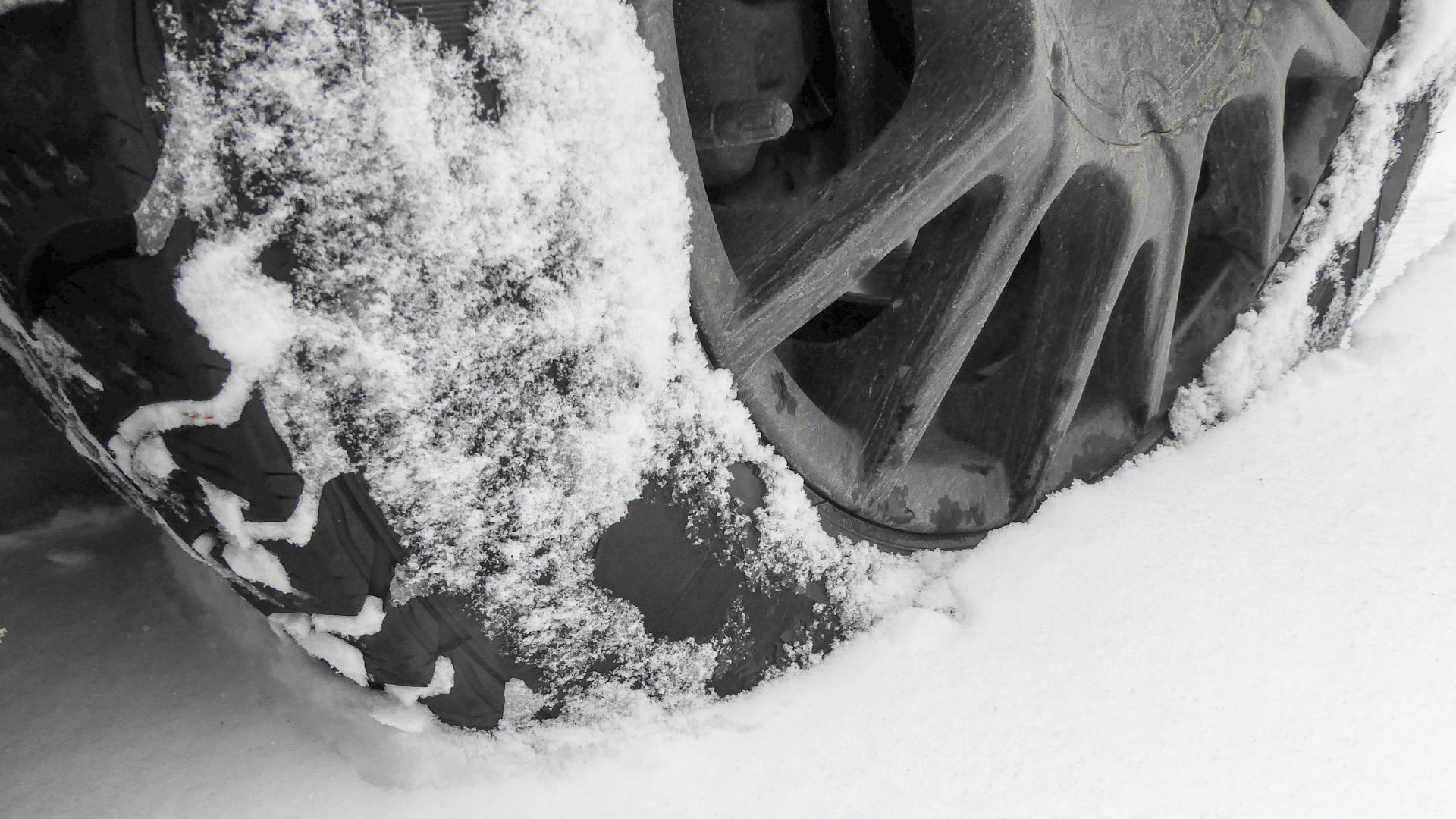 Compaction of snow in front of a snow tire, passing through about 10 cm of snow.