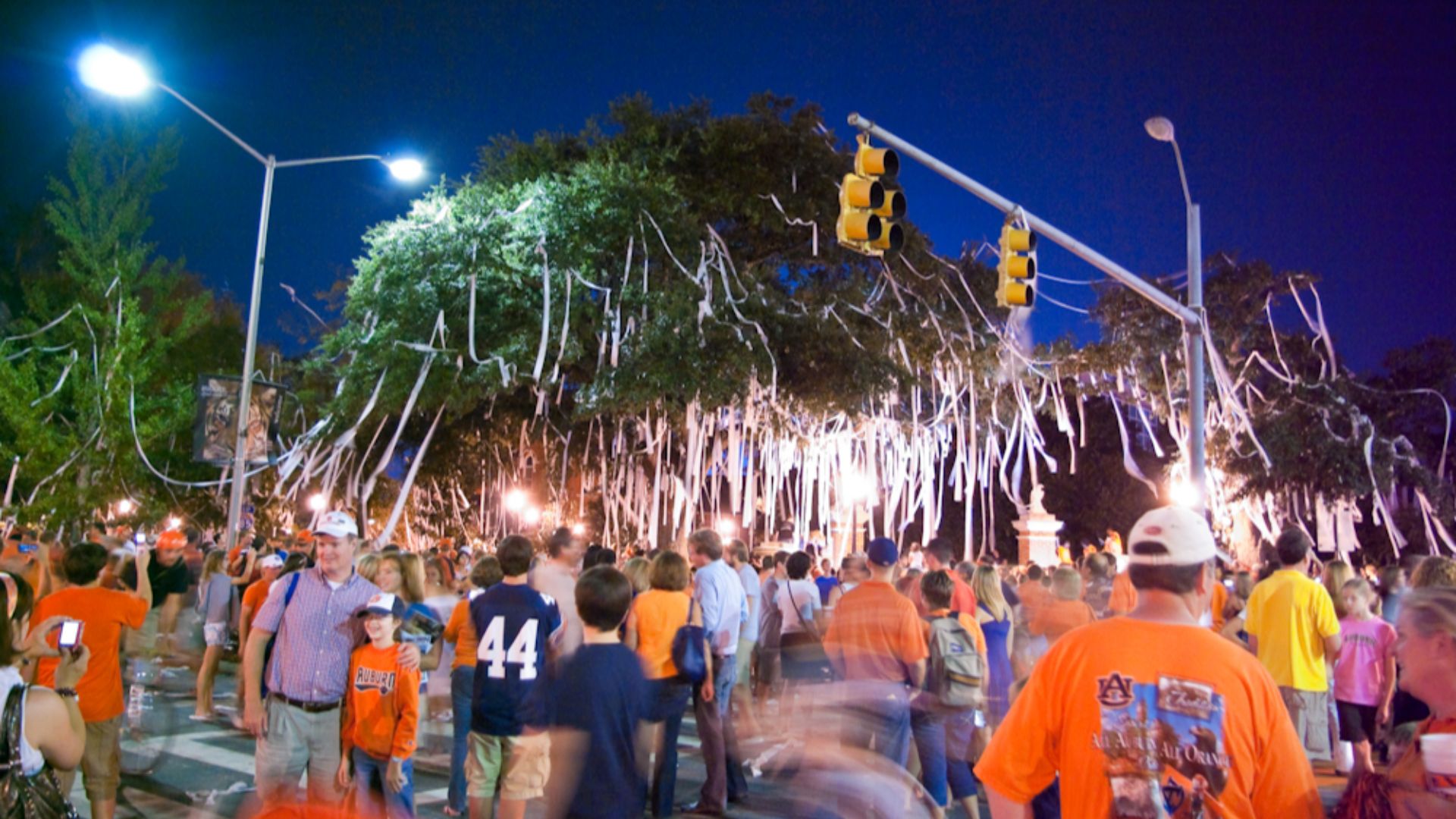 Rolling Toomer's Corner, an Auburn University tradition after a sports win.  Another shot from my most recent photo assignment. Read more about the whole experience here.
War Eagle!