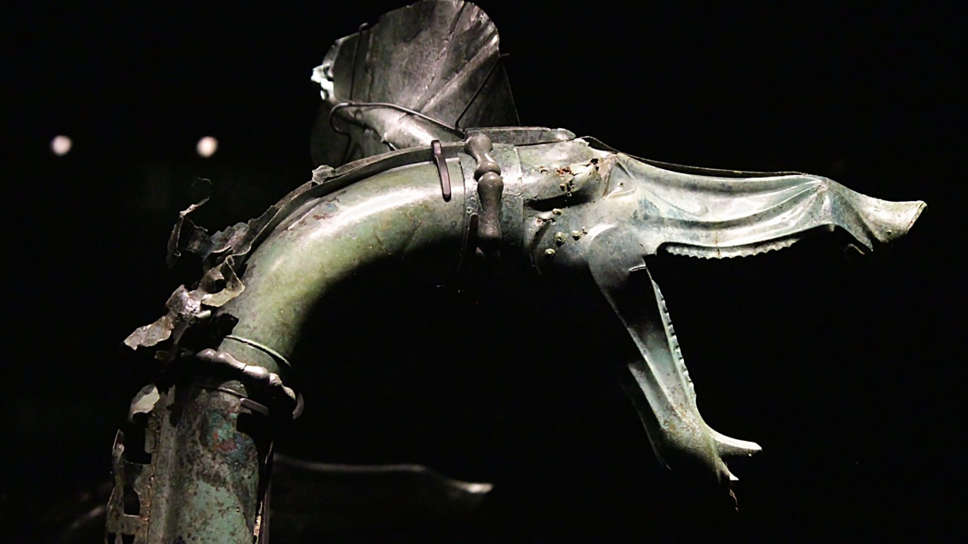 Carnyx found in the Gallic sanctuary of Tintignac (Corrèze). Cité des Sciences et de l'Industrie (Paris),
