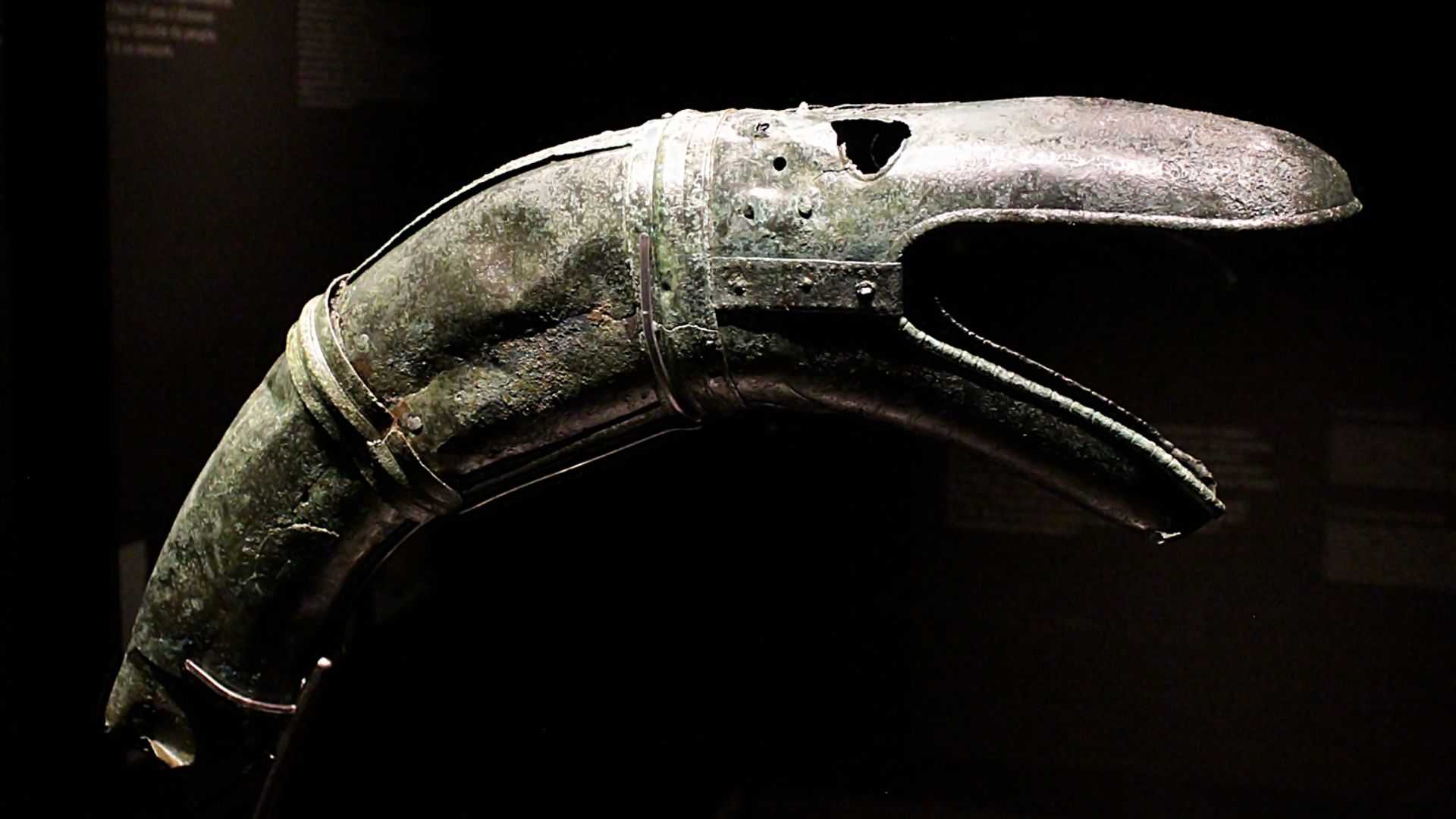 Carnyx found in the Gallic sanctuary of Tintignac (Corrèze). Cité des Sciences et de l'Industrie (Paris),