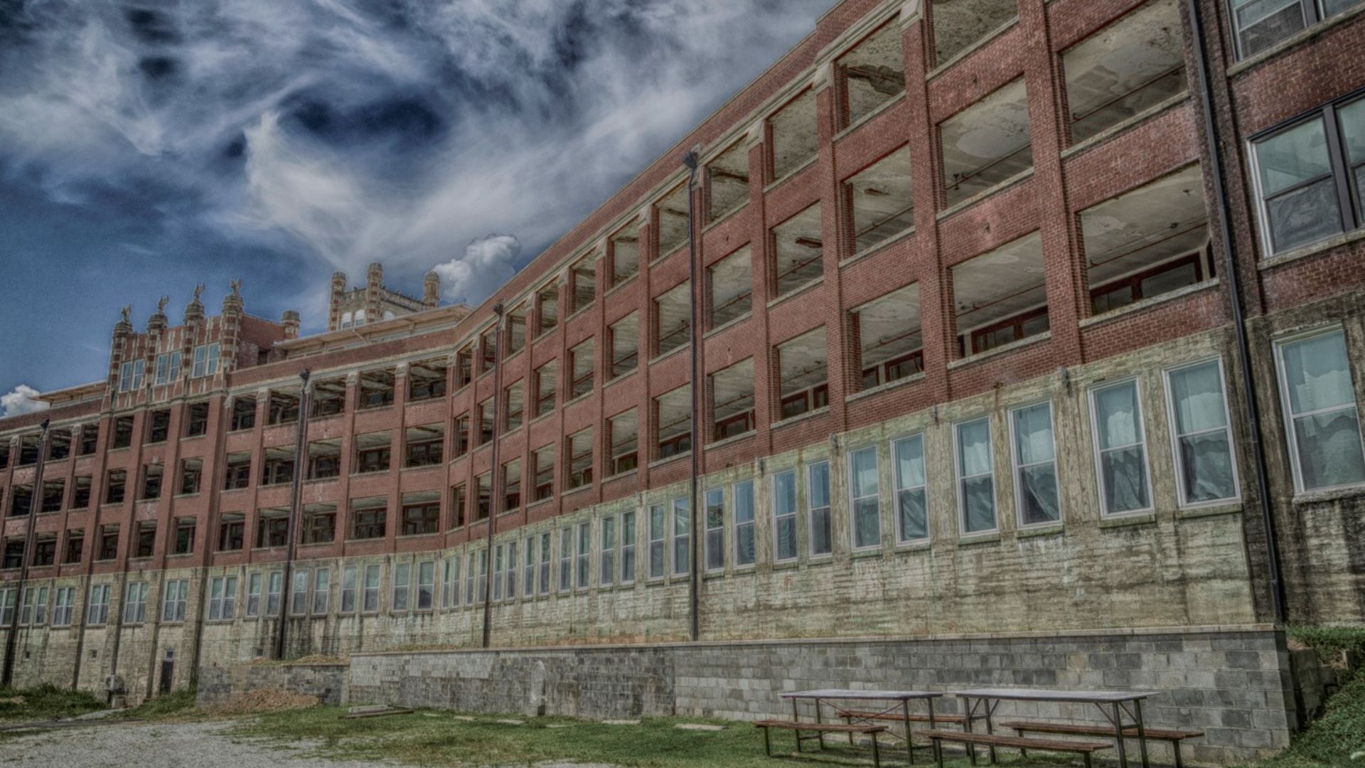 This is the Waverly Hills Sanatorium, located in Louisville, Kentucky. It is revered as one of the most haunted places in the world! I took this photo in August 2018.