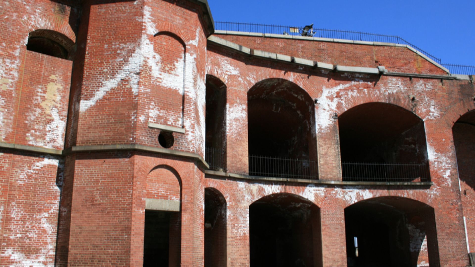 Circular brick stairwell and casemates inside Fort Delaware. Photograph by Brendan Mackie.