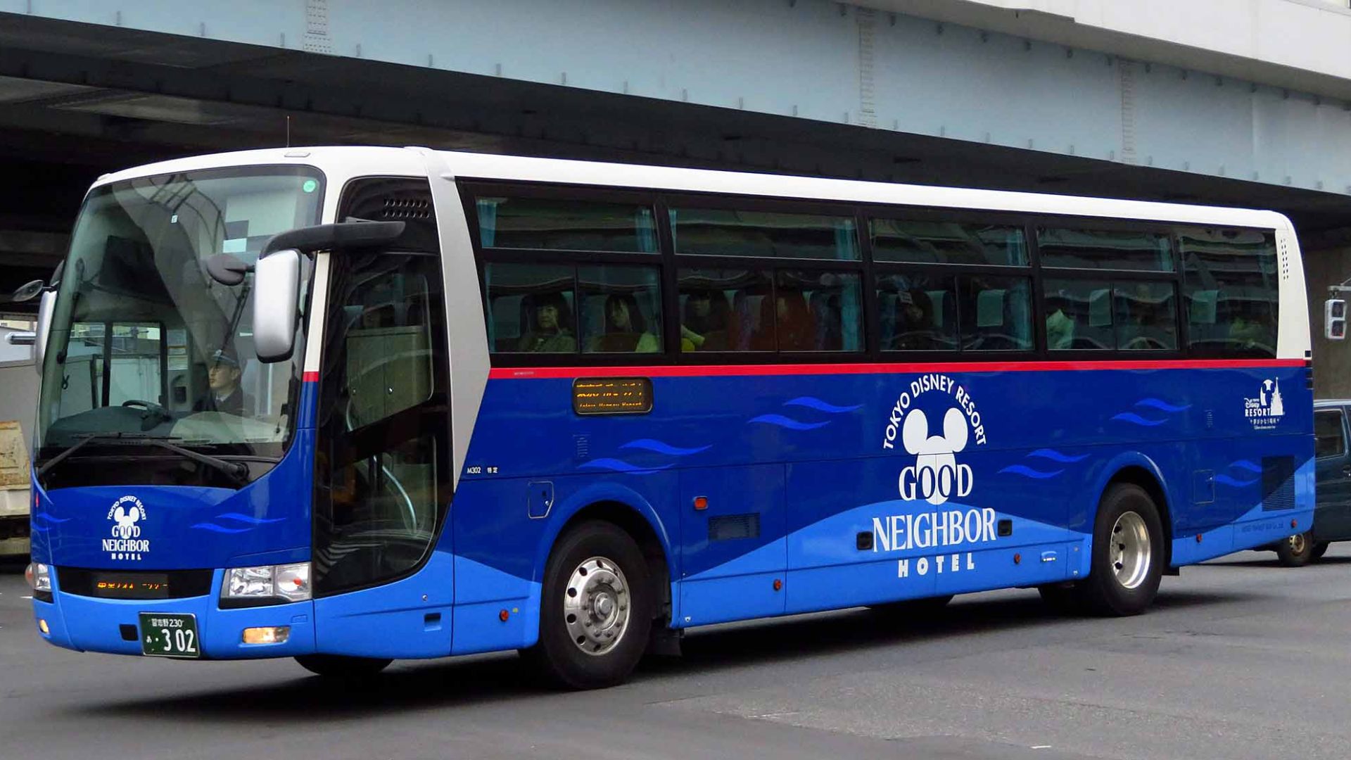 Fleet of Tokyo Disney Resort Good Neighbor Hotel Shuttle.
Model: Mitsubishi Fuso Aero Ace MS96VP
License plate: CBN230 A0302
Operator: Keisei Transit Bus
Place: Shinonome, Koto Ward, Tokyo Japan