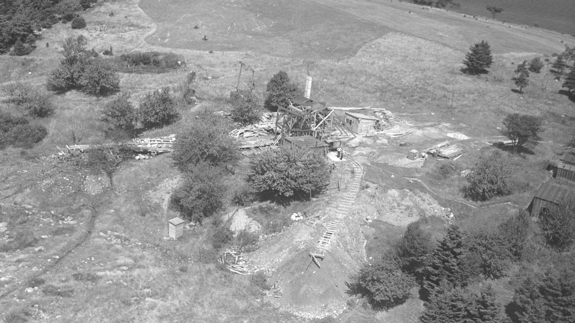 Digs and Buildings, Oak Island, Nova Scotia, Canada, August 1931.
Format: glass plate negative; 12.5 cm x 17.5 cm.