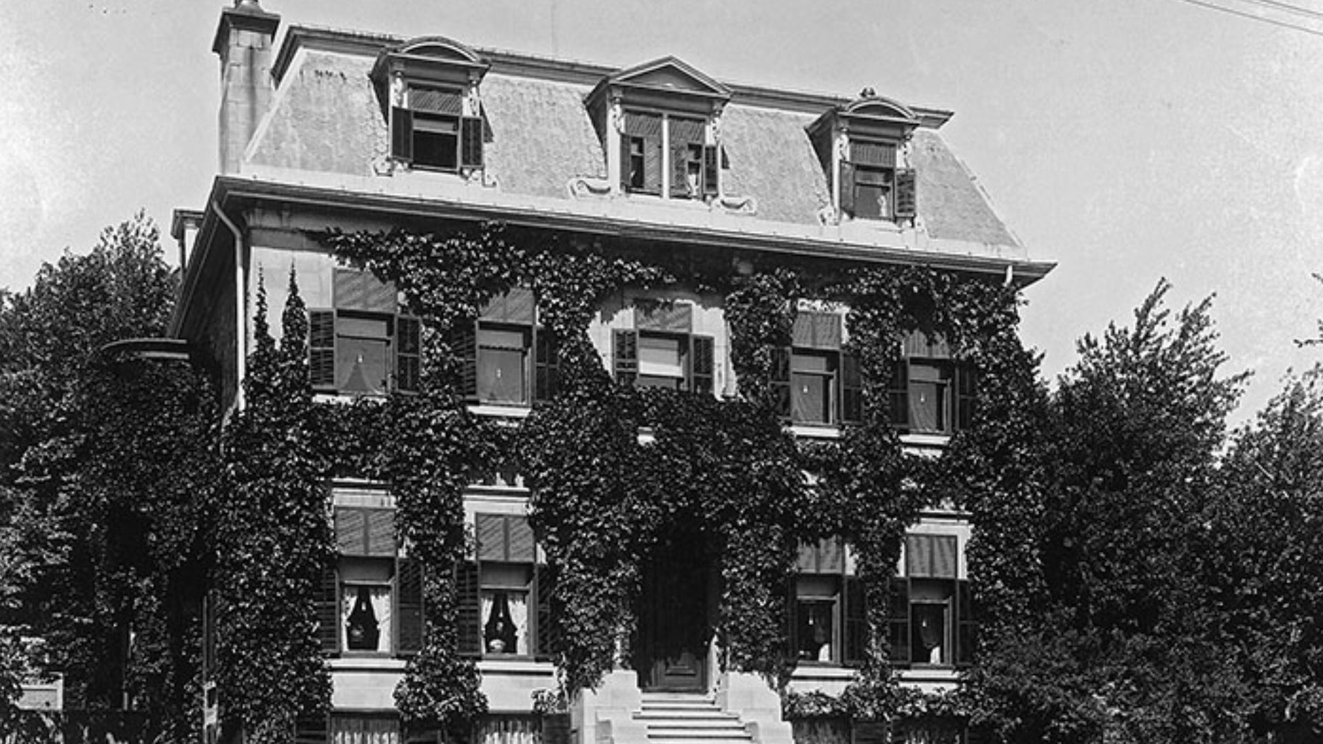 II-129781
Mrs. John Redpath's house, Sherbrooke Street, Montreal, QC, 1899
Wm. Notman & Son
1899, 19th century
Notman photographic Archives - McCord Museum
II-129781
Résidence de Mme John Redpath, rue Sherbrooke, Montréal, QC, 1899
Wm. Notman & Son
1899, 