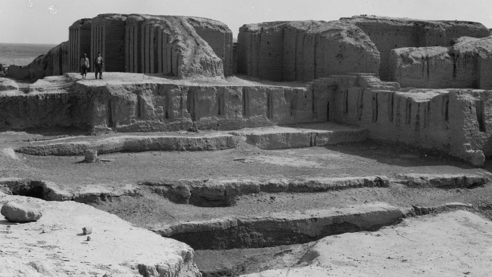 Title: Iraq. Kish. (Tel-Uhaimir). The ruling city immediately after the deluge. The ancient ruins showing extensive remains
Abstract/medium: G. Eric and Edith Matson Photograph Collection

Physical description: 1 negative :