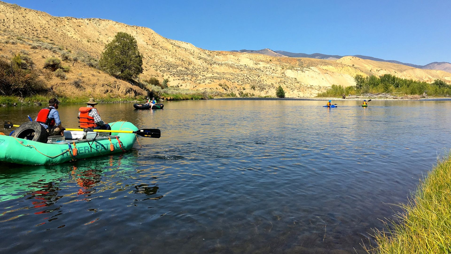 19 volunteers braved the first frost of the year to assist the BLM's Salmon Field Office with a Salmon River clean-up in celebration of an early National Public Lands Day. Volunteers split up and tackled various sections of the river from Shoup Bridge Cam