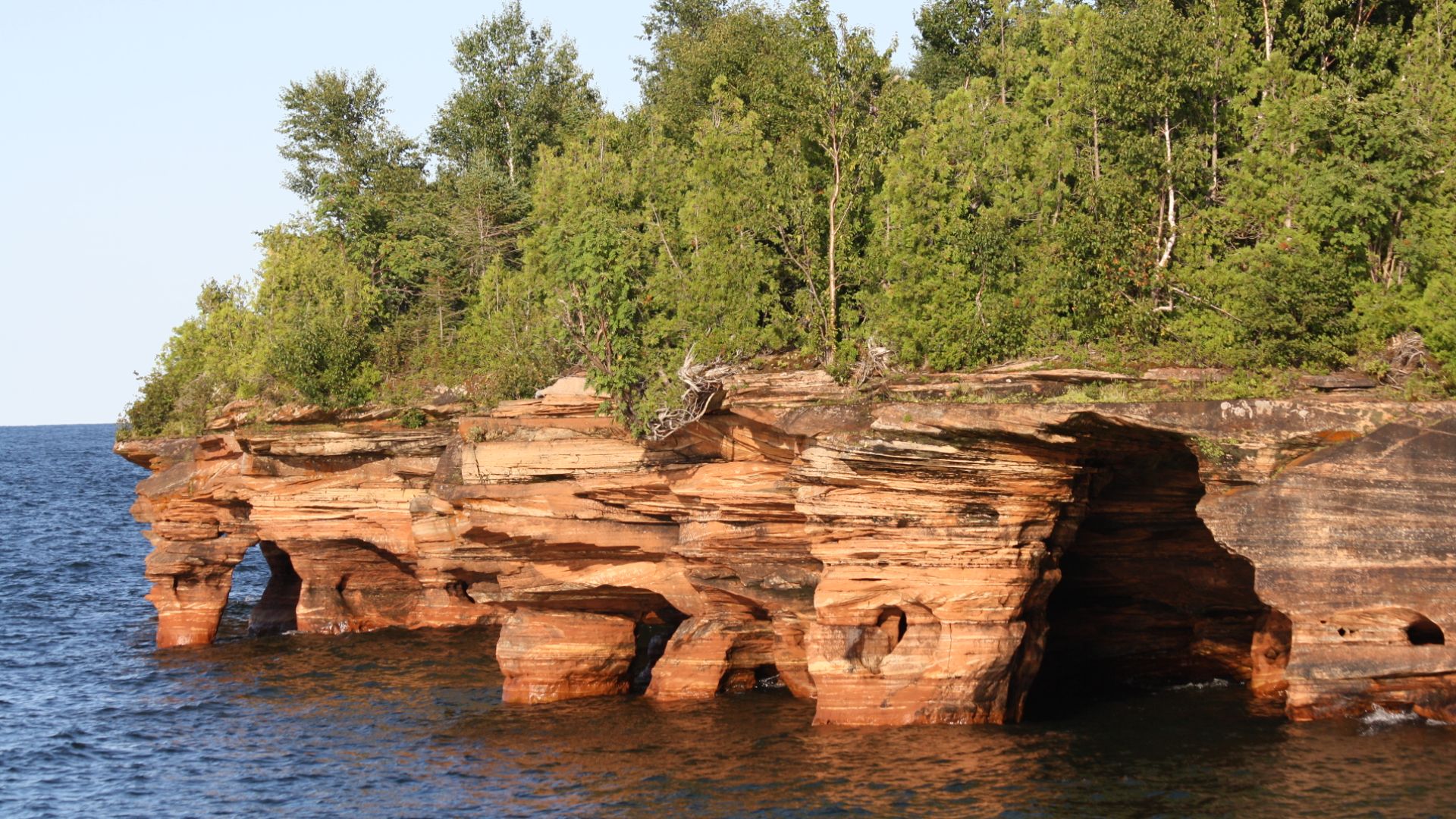 The seacaves at Devils Island in the Apostle Islands National Lakeshore. This file was uploaded with Commonist.