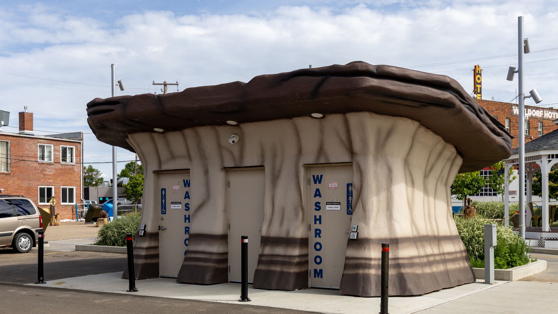 Public washrooms, Drumheller, Alberta, 2025-07-13