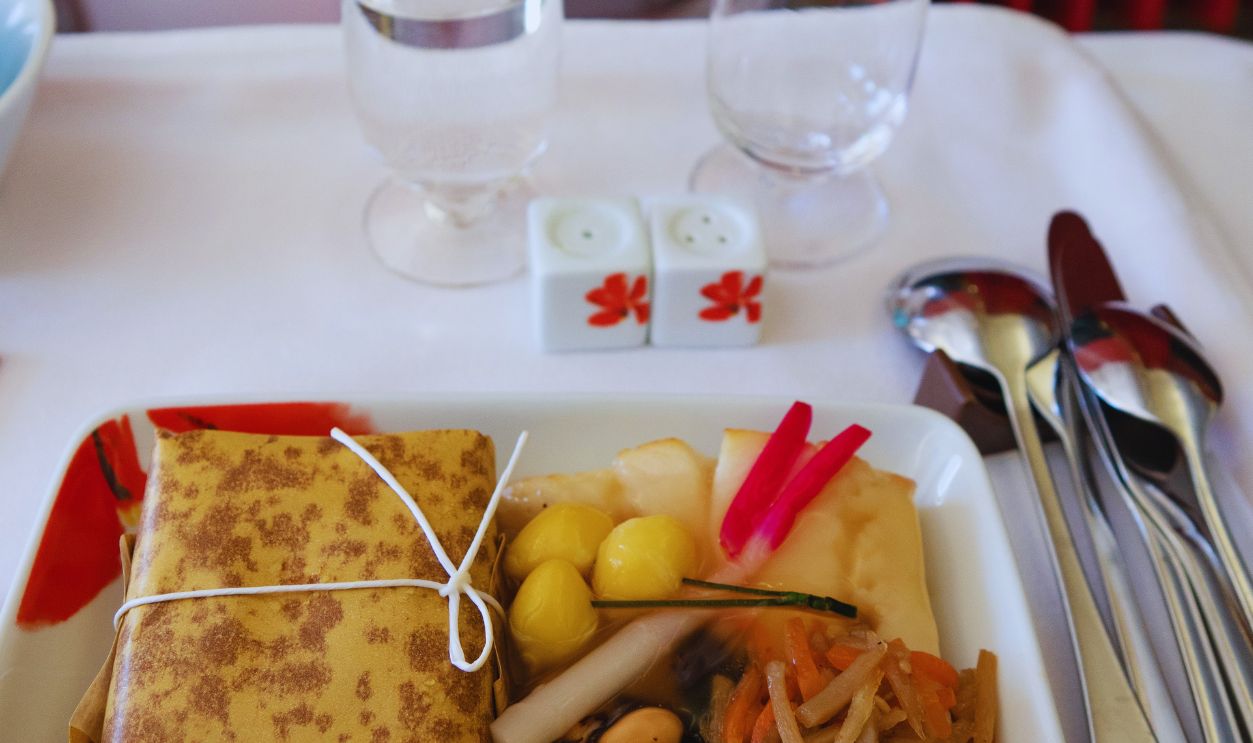 An example of an international business class in-flight meal