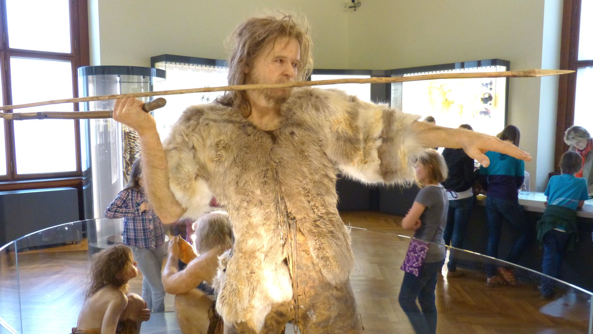 Natural History Museum, Vienna ( Austria ). Soft tissue reconstruction of a Paleolithic hunter ( homo sapiens ) with a spear-thrower and spear ( Cro-Magnom 1, Les Eyzies de Tayac, France )