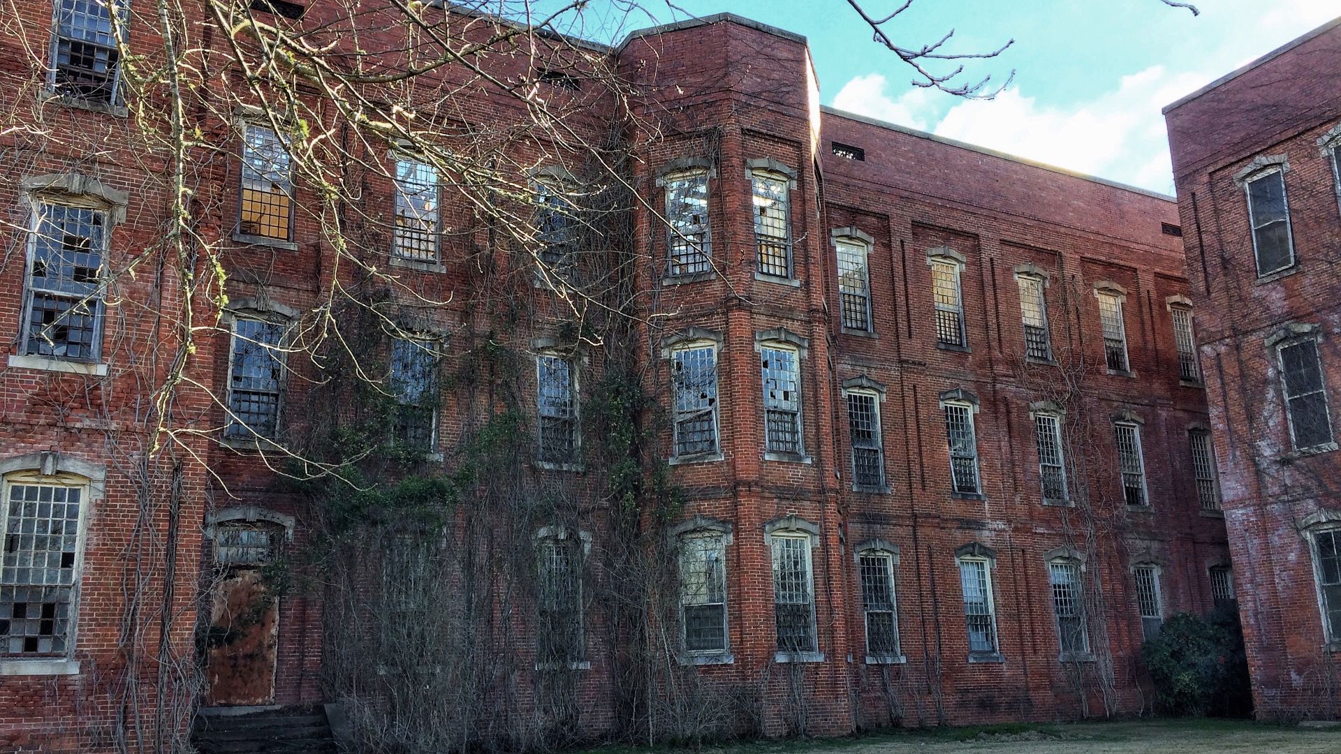 This was one of the dormitories of the former Milledgeville State Hospital, founded in 1842. Initially named the Georgia State Lunatic, Idiot, and Epileptic Asylum, at one point during the 1960’s, it was the largest mental hospital in the world, with a pa