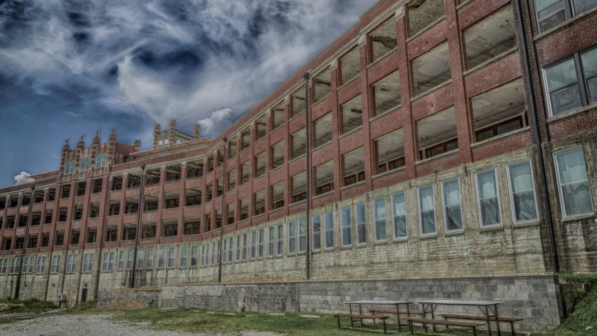 This is the Waverly Hills Sanatorium, located in Louisville, Kentucky. It is revered as one of the most haunted places in the world! I took this photo in August 2018.