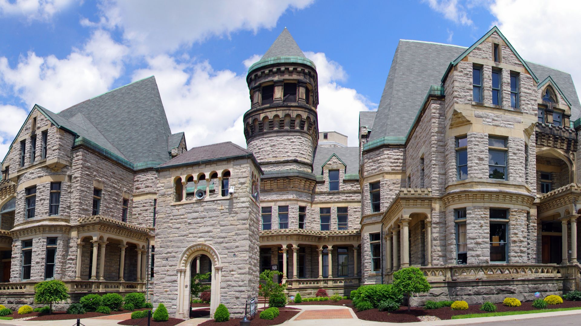 This is an image of a place or building that is listed on the National Register of Historic Places in the United States of America. Its reference number is 83002039 (Wikidata).