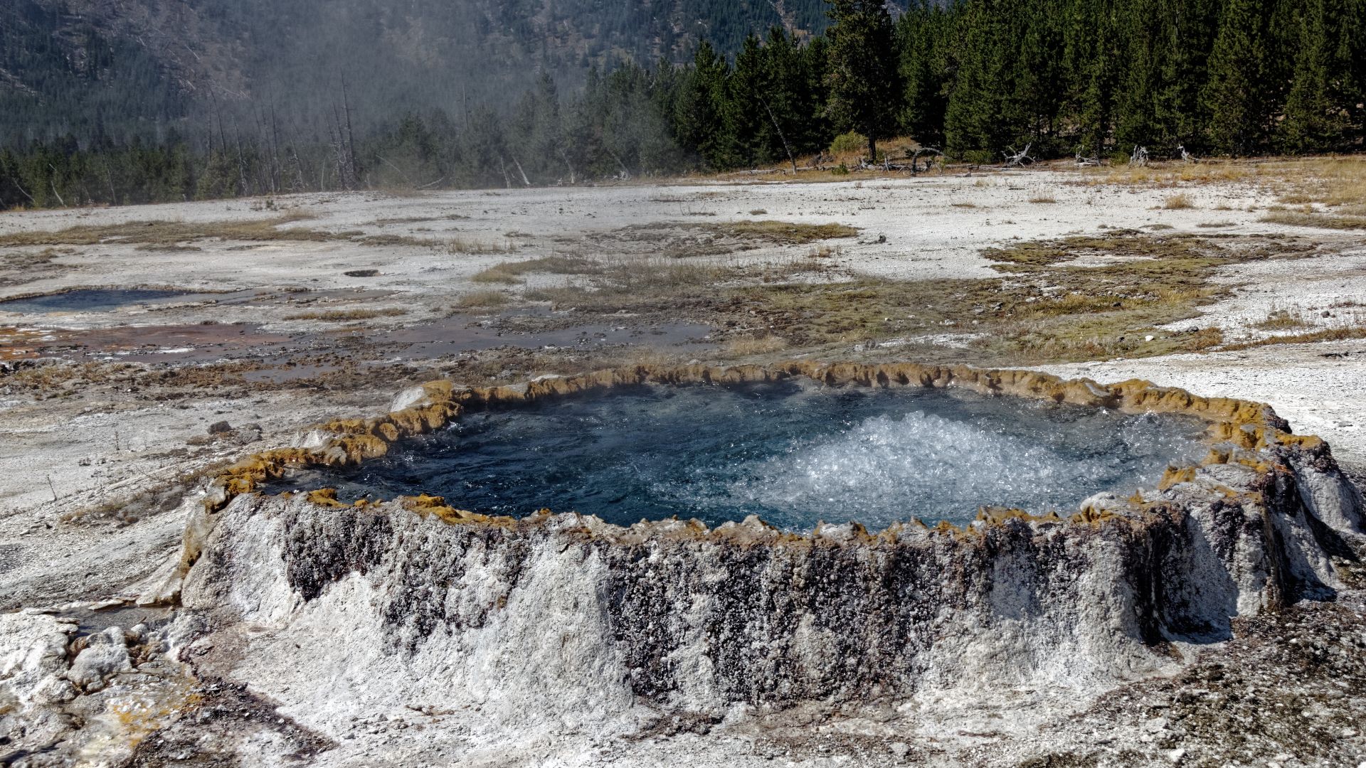Yellowstone NP, Upper Geyser Basin, Punch Bowl spring