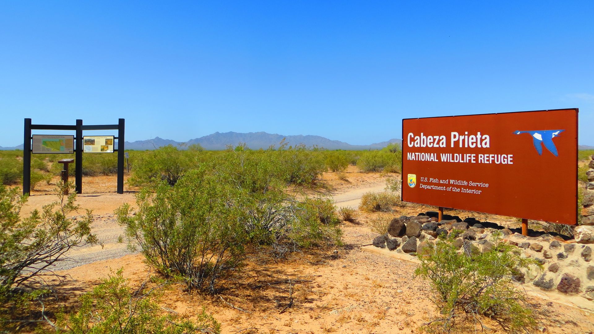 sign along El Camino Del Diablo roadside at eastern entrance to Cabeza Prieta National Wildlife Refuge.
