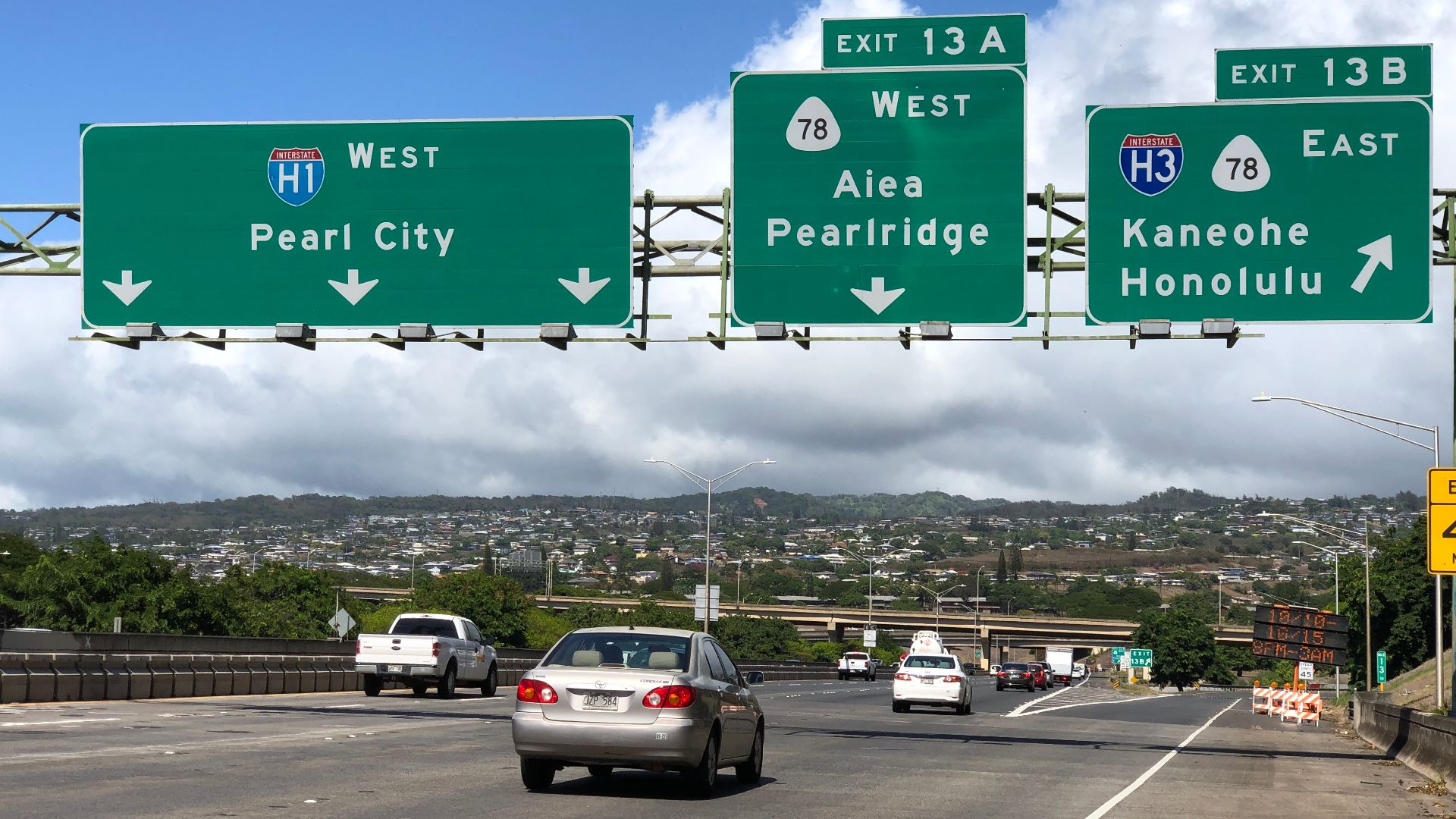 View west along Interstate H-1 (Queen Lili'uokalani Freeway) at Exit 13B (Interstate H-3/Hawaii State Route 78 EAST, Kaneohe, Honolulu) in Halawa, Oahu, Hawaii
