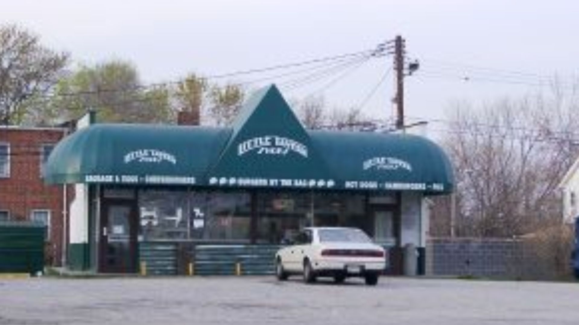 The last Little Tavern shop near Dundalk, MD closed its doors on April 29, 2008.