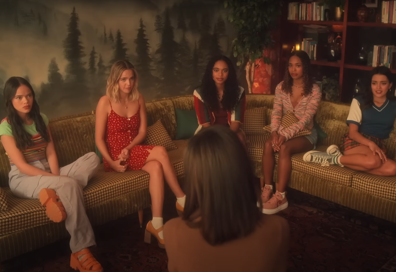 A screenshot of the TV Show Pretty Little Liars