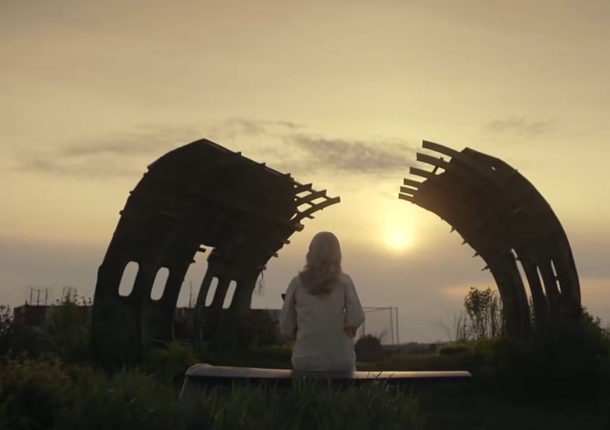 Screenshot from the TV series Station Eleven (2021-2022)