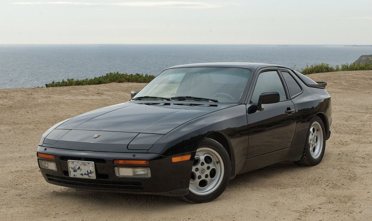 Porsche 944
