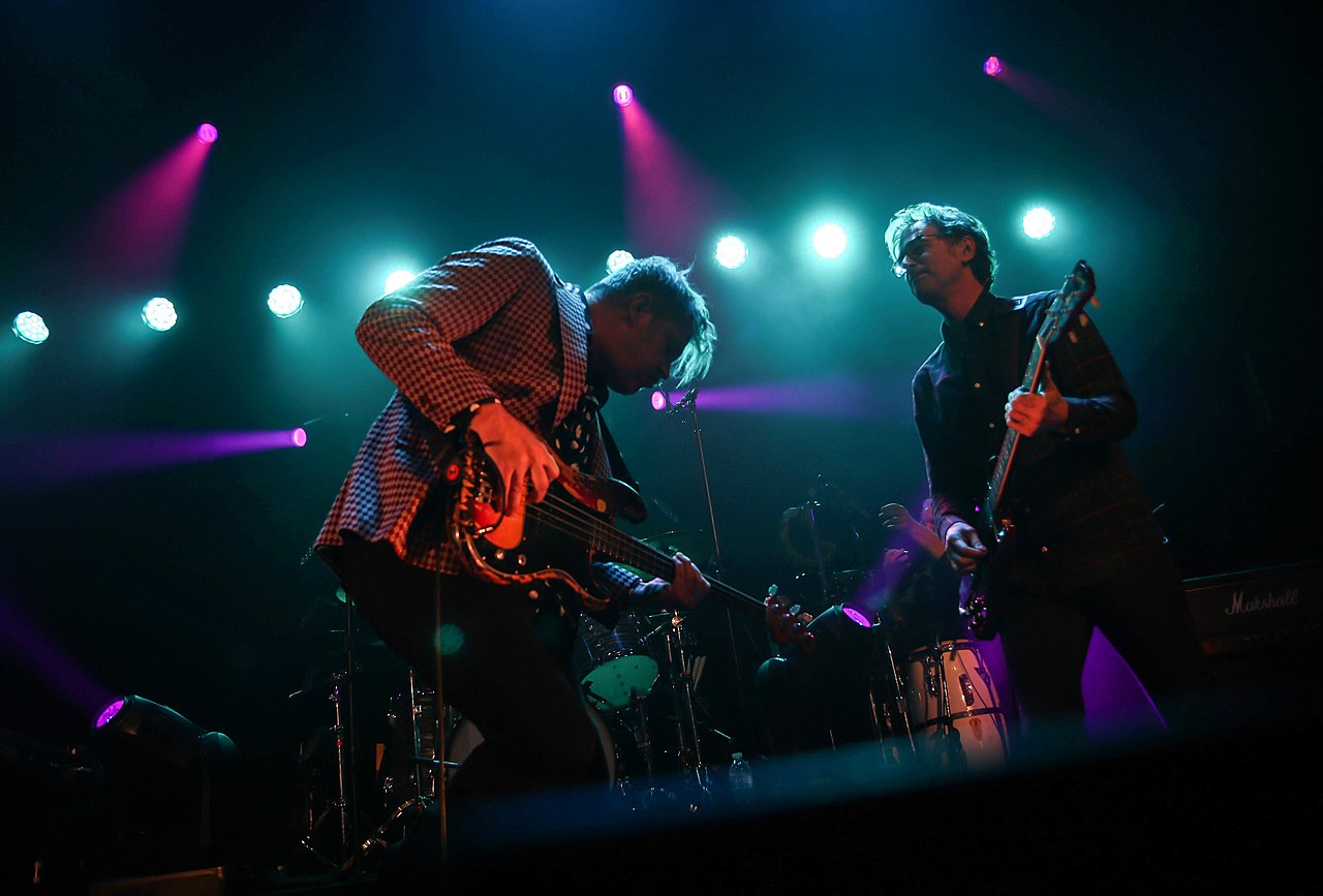 Semisonic (band) performing