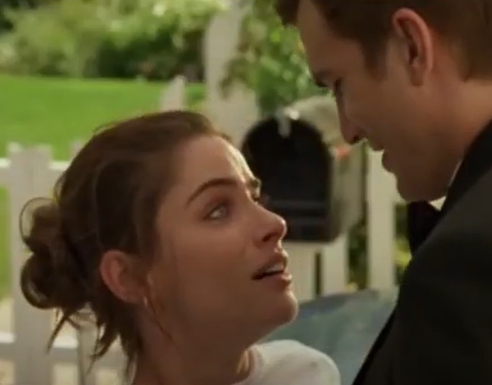 Screenshot from the film A Lot like Love (2005)