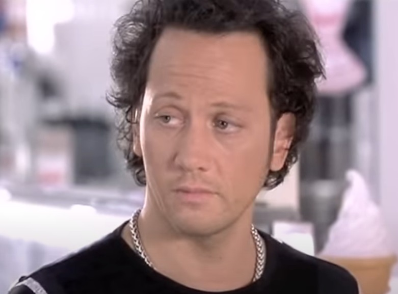 Screenshot from the film The Hot Chick (2002)