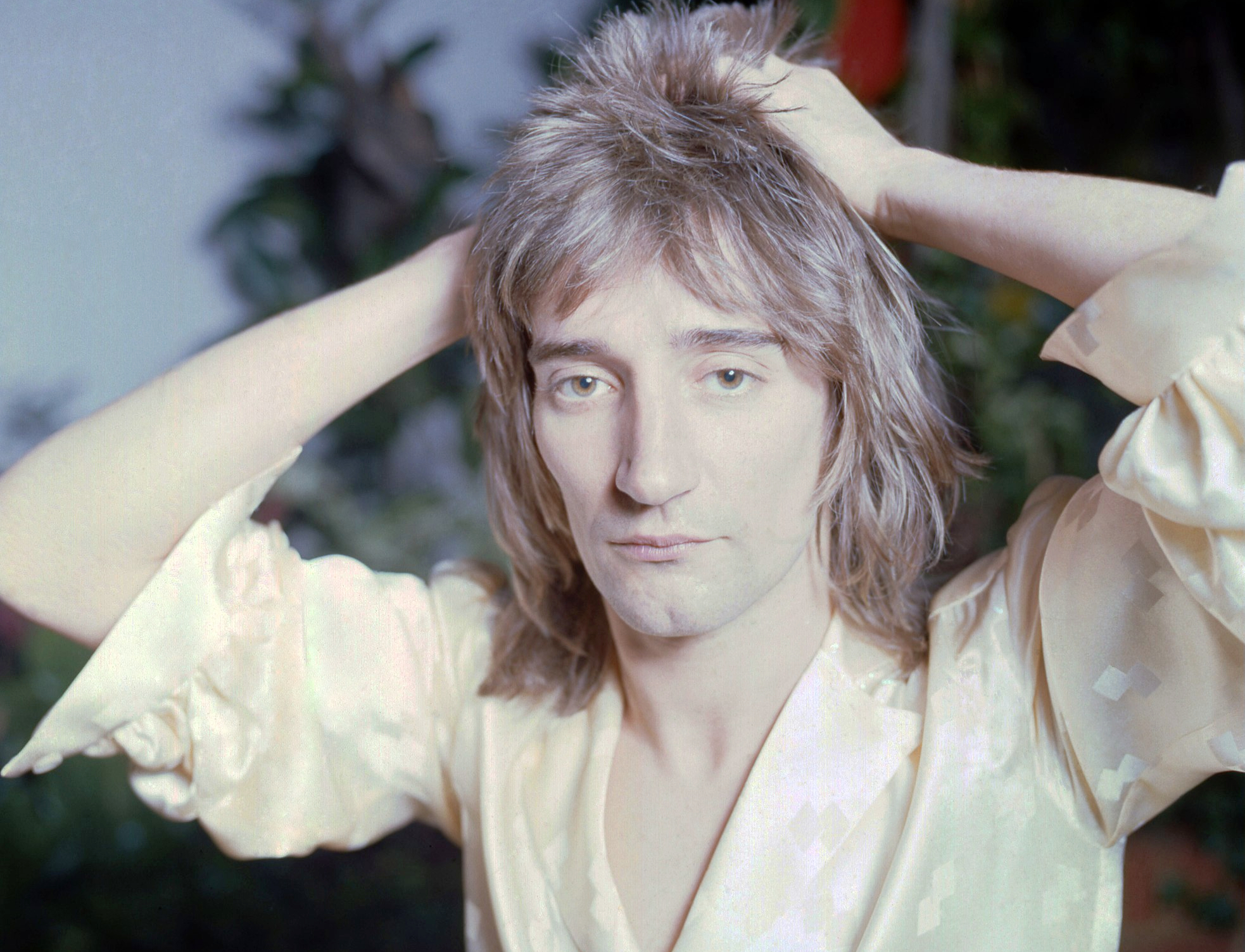 Rod Stewart young, in white shirt