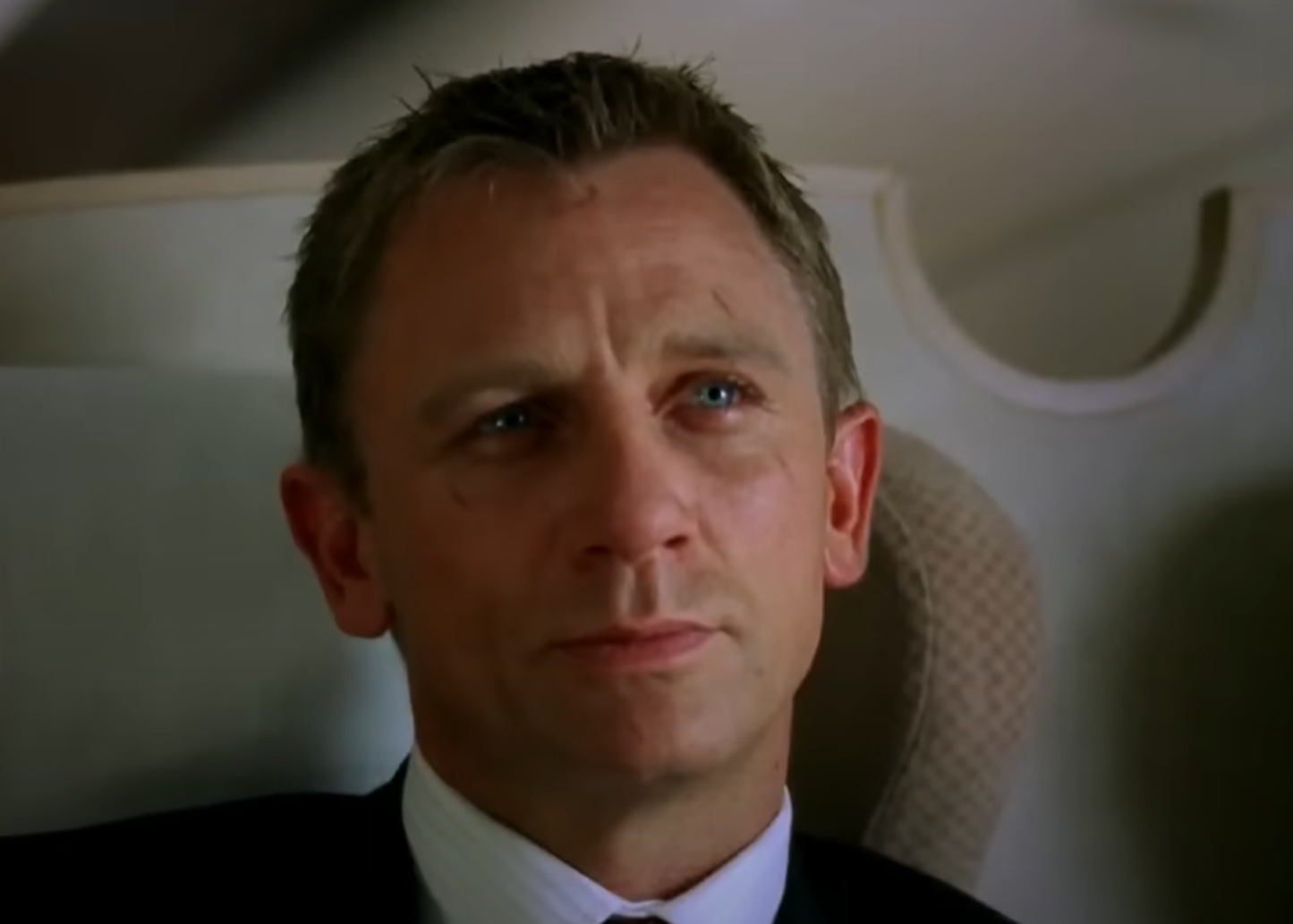 Screenshot of Daniel Craig (James Bond) from - Casino Royale (2006)