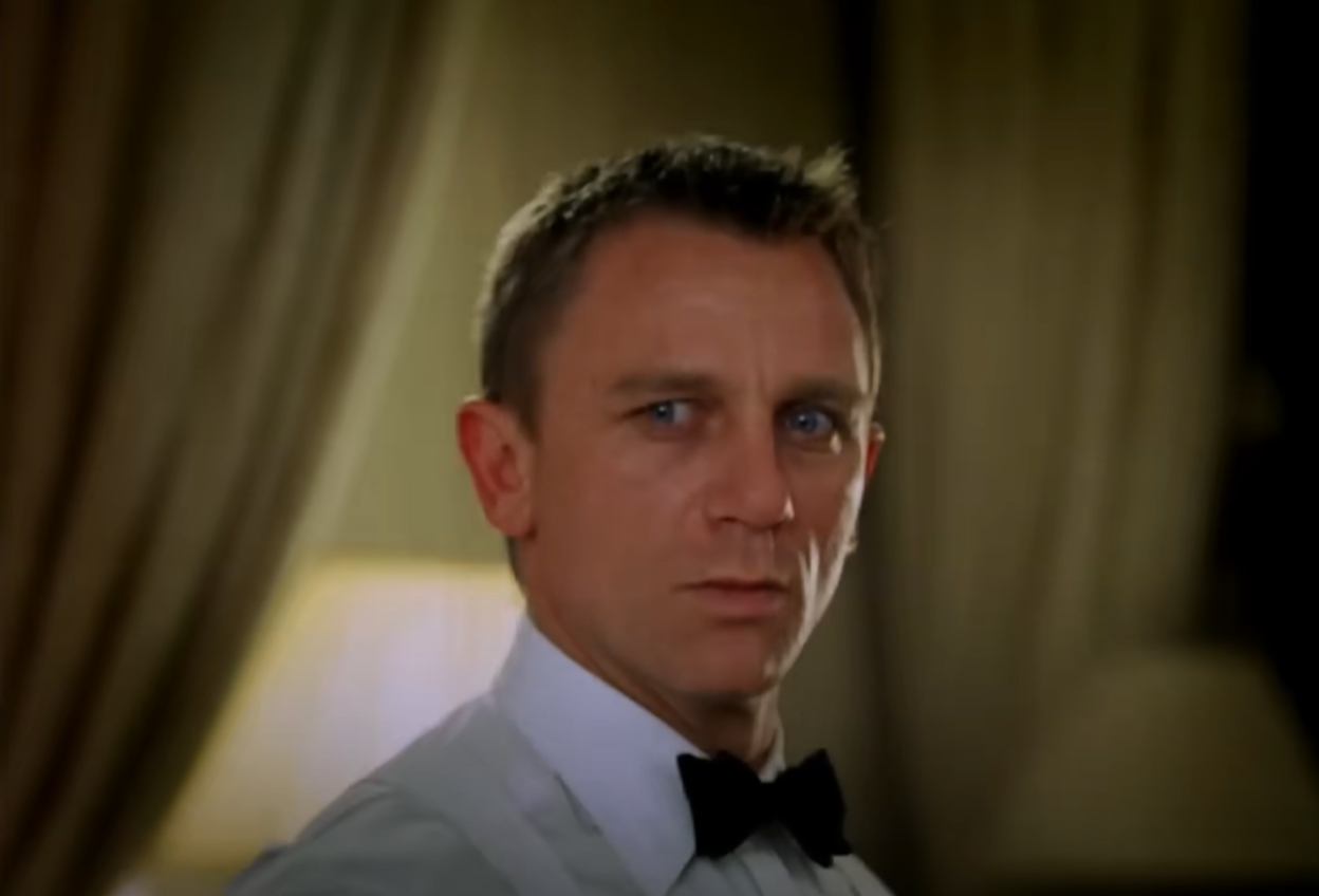 Screenshot of Daniel Craig (James Bond) from - Casino Royale (2006)