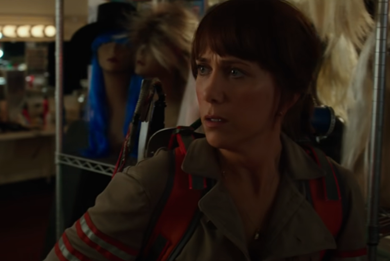 Screenshot of Kristen Wiig from - Ghostbusters (2016)