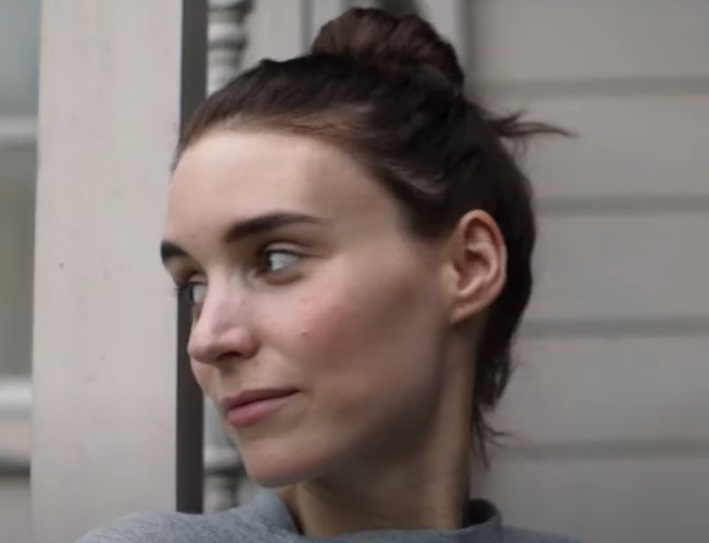 Screenshot from the film A Ghost Story (2017)