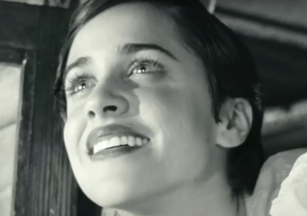Screenshot from the film Blancanieves (2012)