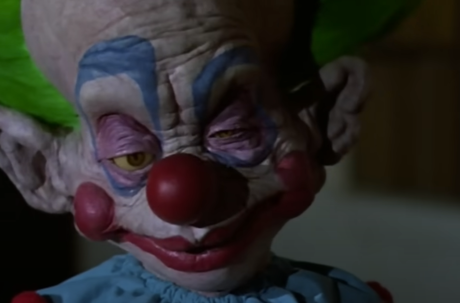 Screenshot from Killer Klowns from Outer Space (1988)