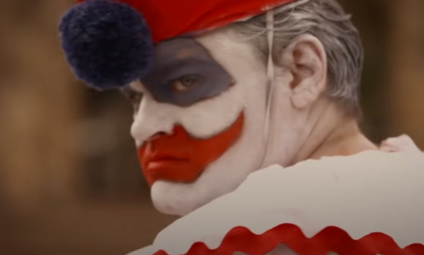 Screenshot from Gacy (2003)