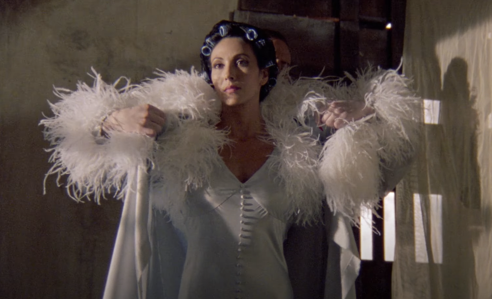 Screenshot of Santa Sangre (1989)