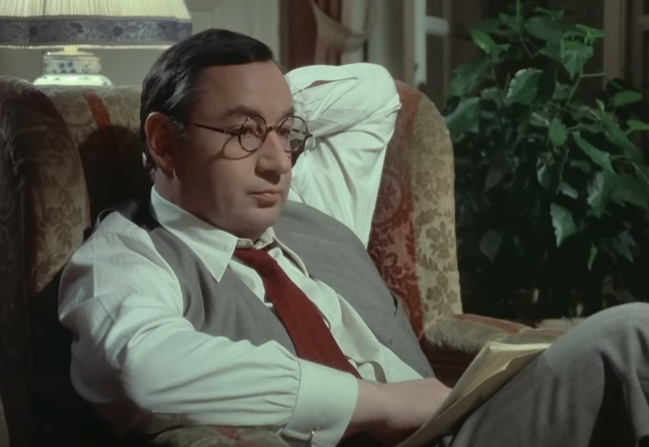 Screenshot from the movie  The Old Gun (1975)