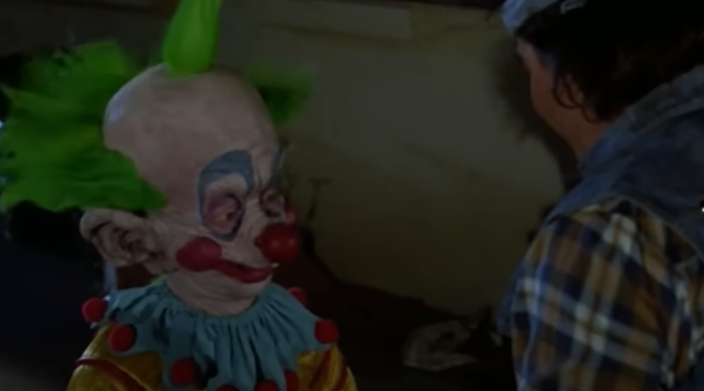 Screenshot of the movie Killer Klowns from Outer Space